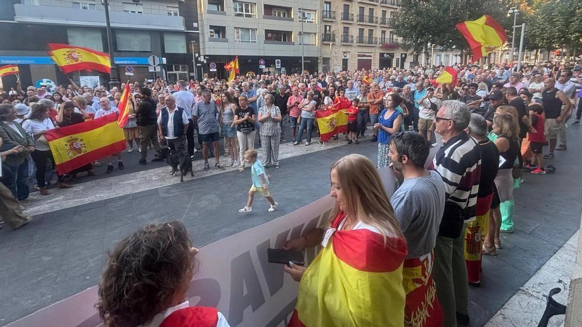 EN IMÁGENES: Así fue la concentración de apoyo a Ceuta en Pola de Siero