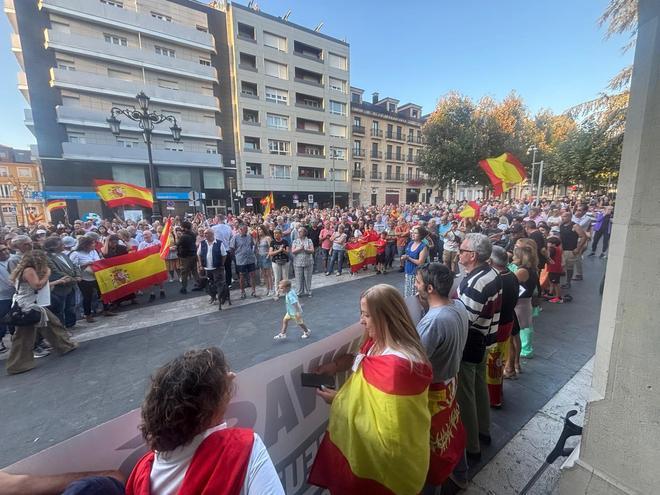 EN IMÁGENES: Así fue la concentración de apoyo a Ceuta en Pola de Siero