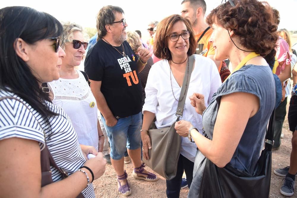 Celebració dels 52 anys de Jordi Turull a l'exterior de Lledoners