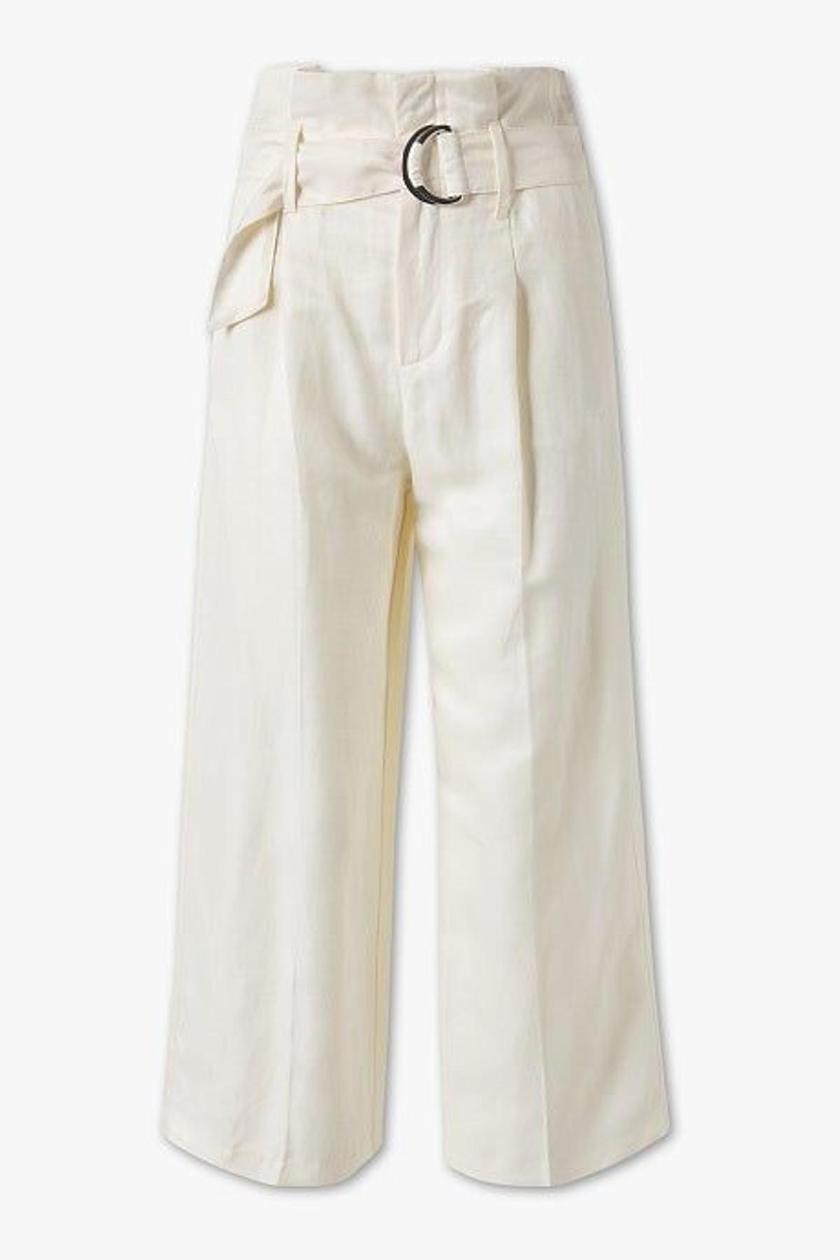 Pantalón cullote blanco con cinturón (Precio: 39,90 euros)
