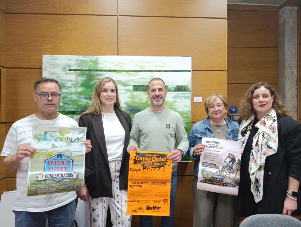Por la izquierda, José Ángel García, Iris Álvarez, el alcalde de Siero, Ángel García; la concejala de Festejos, Ana Nosti y Marta Álvarez, en la presentación de las fiestas.