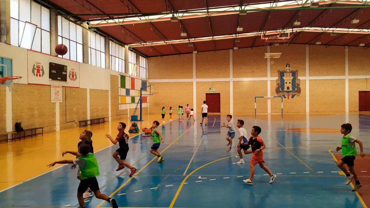 Comienza un nuevo programa de las Escuelas Deportivas Muncipales de Osuna con más de 500 escolares participantes