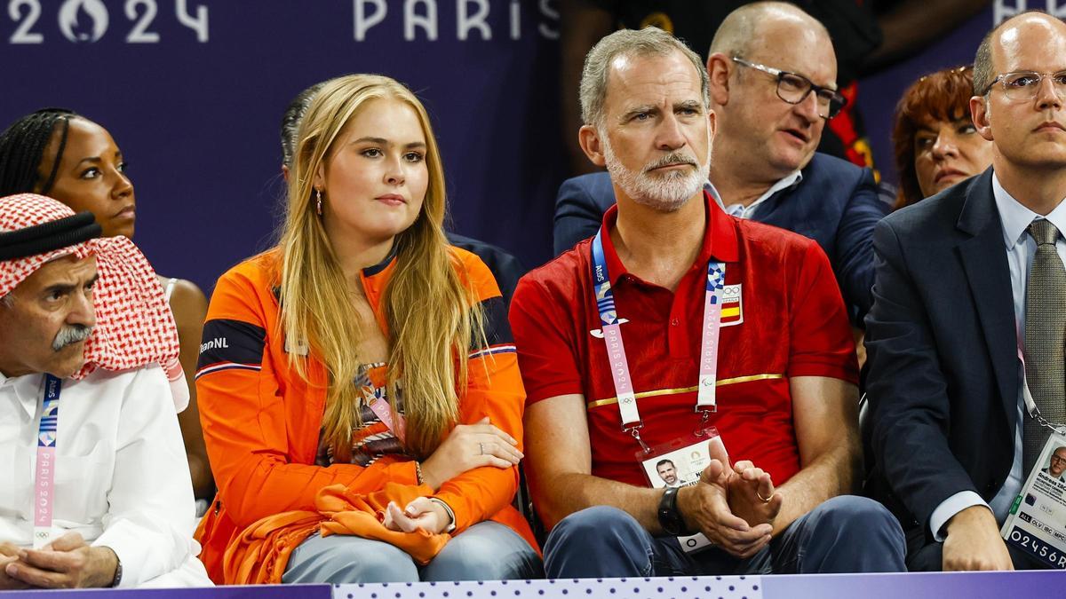 El rey Felipe VI y la princesa Amalia de los Países Bajos en la final de la competición de baloncesto masculino de 3x3