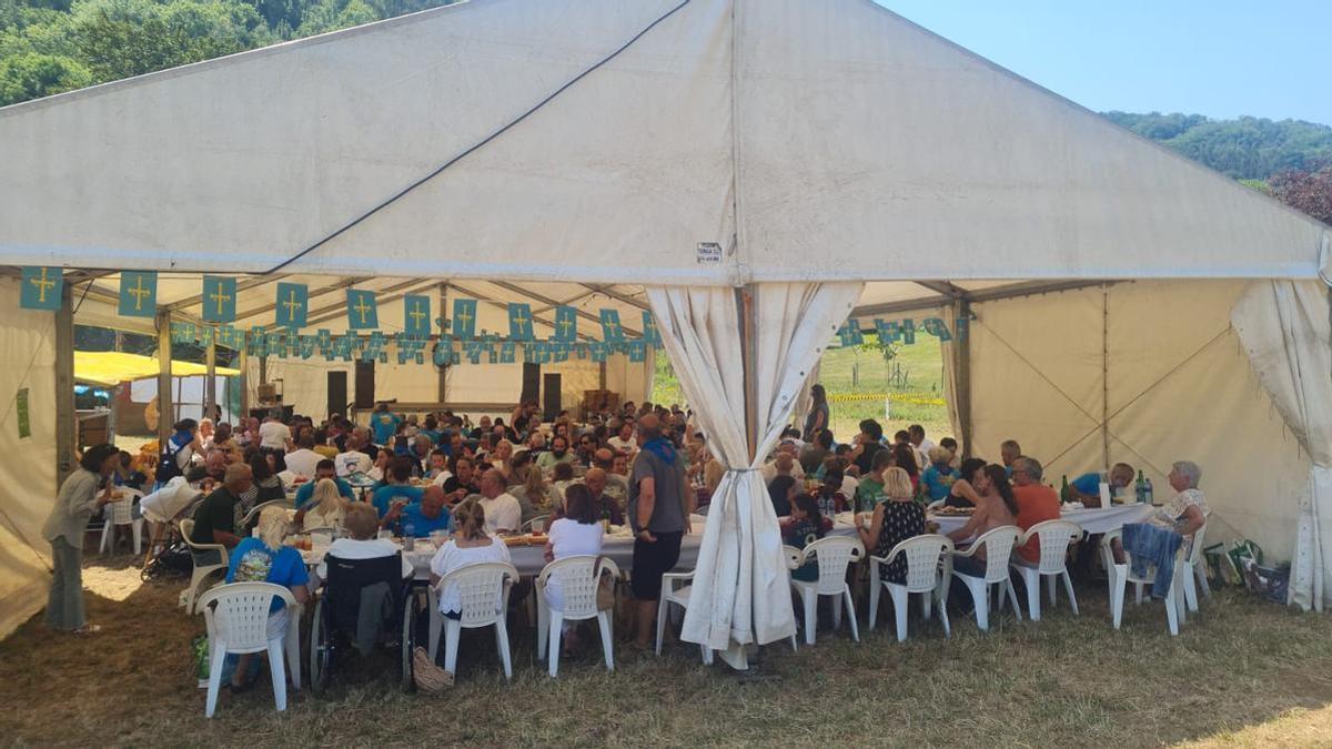 La carpa de la fiesta.