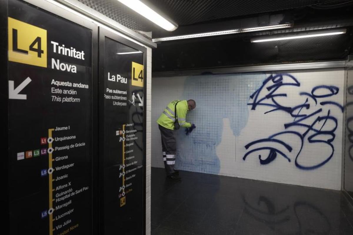 Así ha quedado la estación de metro de Jaume I después del acto vandálico