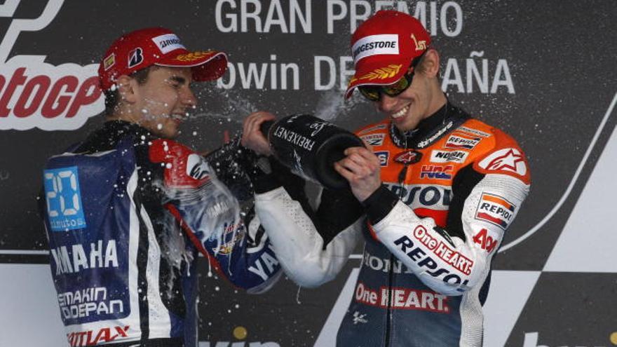 Stoner y Lorenzo en el podio de Jerez.