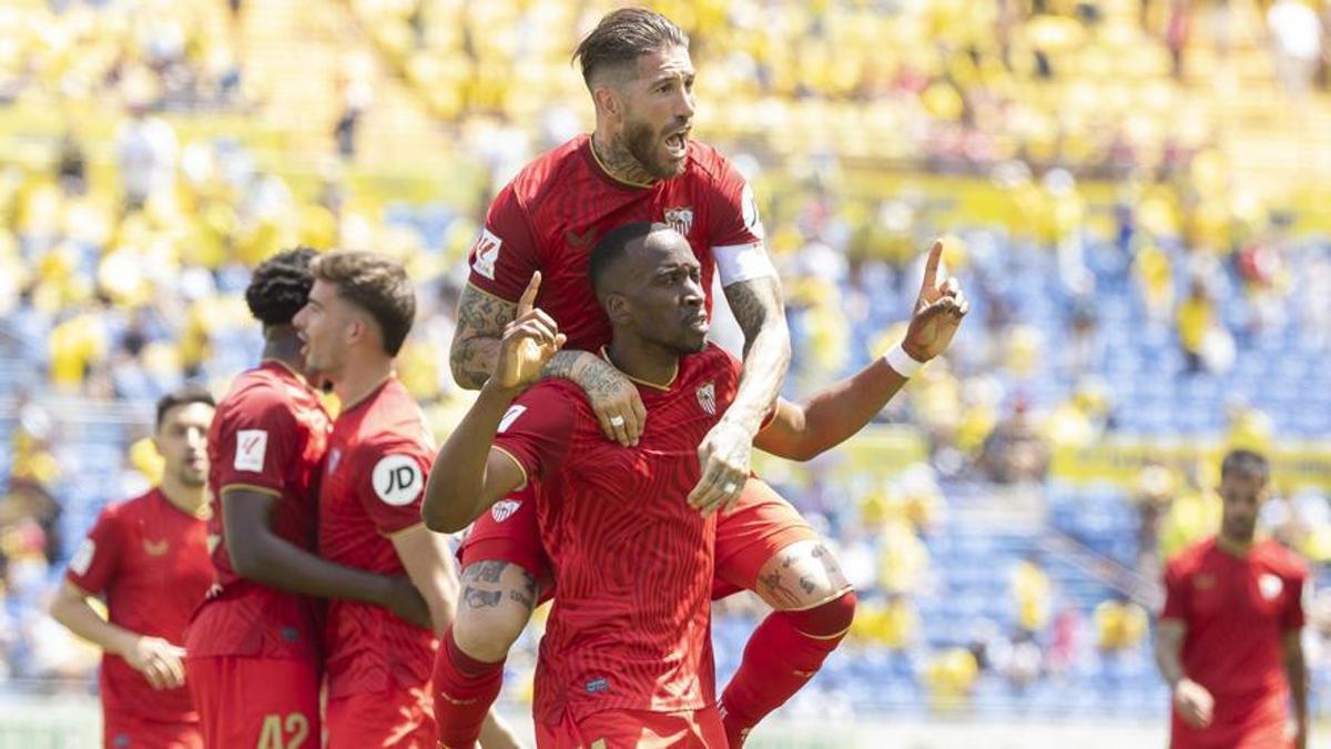 El Sevilla celebra en Gran Canaria.