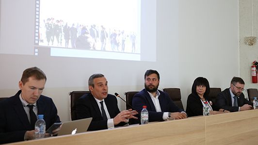 Foto de Josep Lluis Alay con Alexander Dmitrenko en Moscú en marzo del 2019