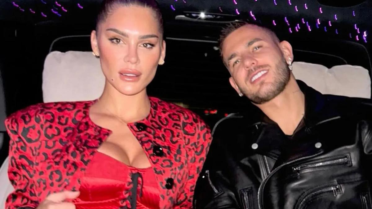 Victoria Triay, junto a Lucas Hernández, futbolista del PSG