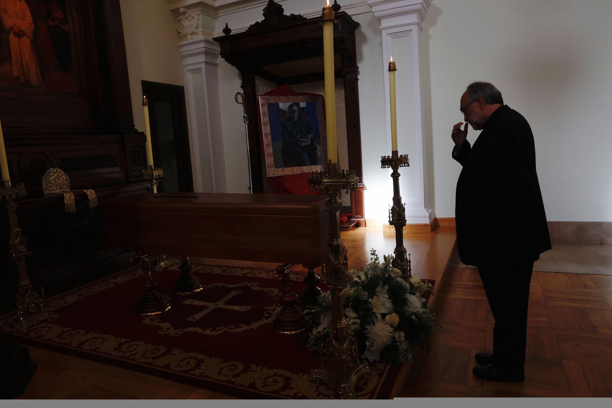 En imágenes: último adiós a Díaz Merchán en la capilla ardiente