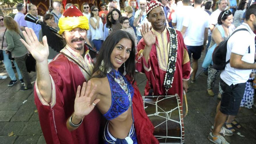 Participantes en la feria se despiden, esta tarde.