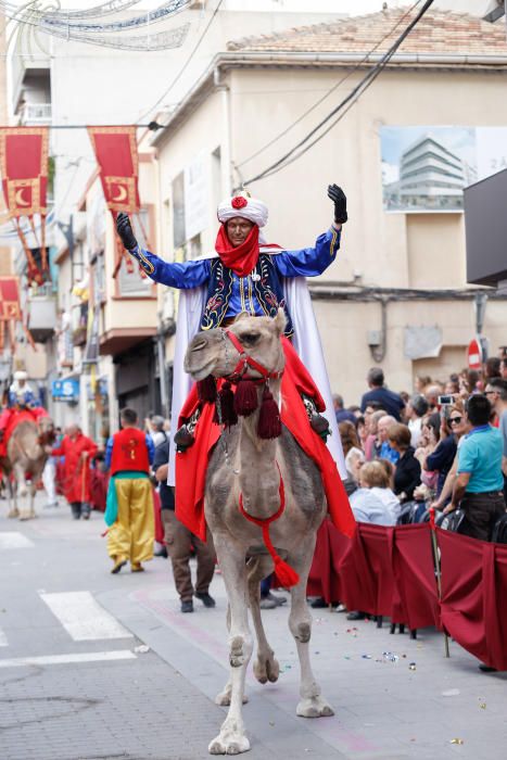 El bando de la media luna ofreció un majestuoso espectáculo en el segundo gran desfile de los Moros y Cristianos de la ciudad