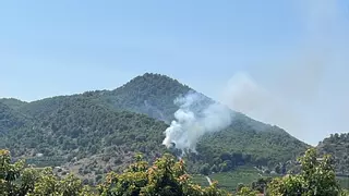 El incendio en Benifairó y Quart de les Valls arrasa una zona de pinar