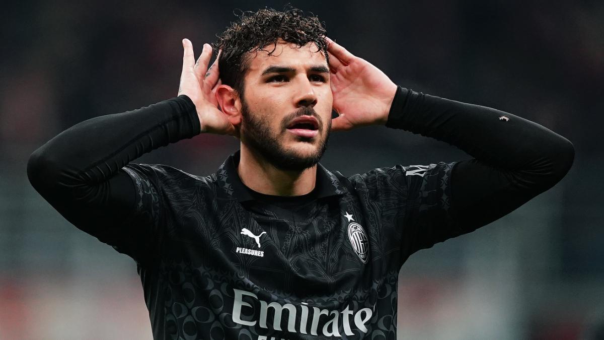 Theo Hernández celebrando su gol ante el Nápoles