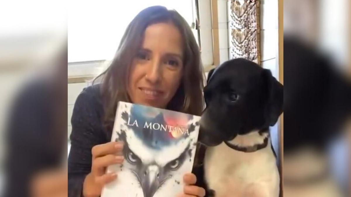 Montse López y su perra Arán.