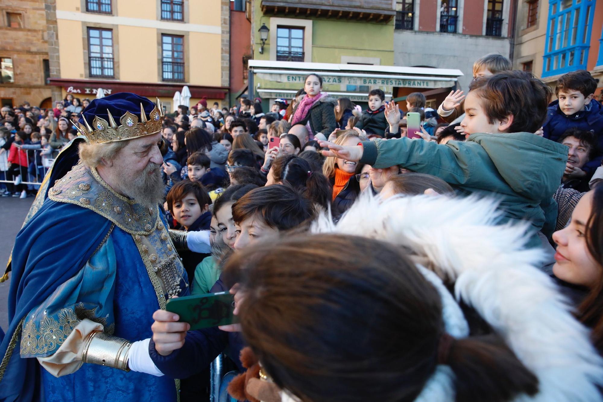 Así ha sido la llegada de los Reyes Magos a Gijón