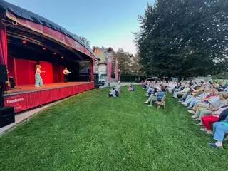 El 'camión-teatro' que lleva la cultura a pueblos de Catalunya: "El derecho al arte no puede depender de dónde vives"