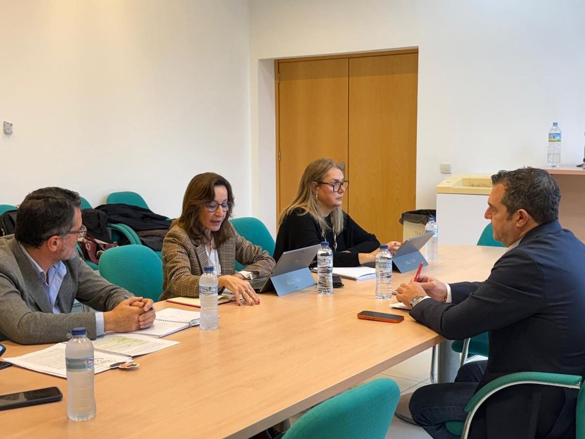 Imagen de la reunión institucional, celebrada en el edificio de la Dirección Provincial del Sexpe en Cáceres.