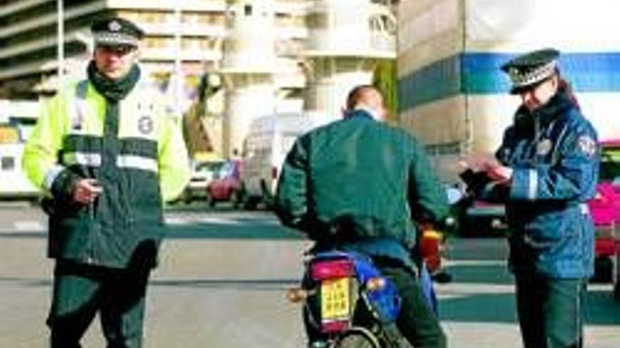 Conducir sin casco conllevarála inmovilización de la moto