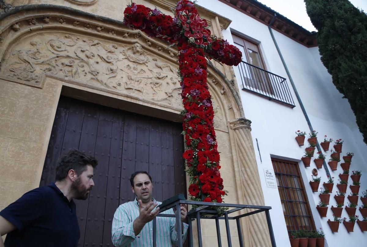 Las cruces se preparan para la fiesta