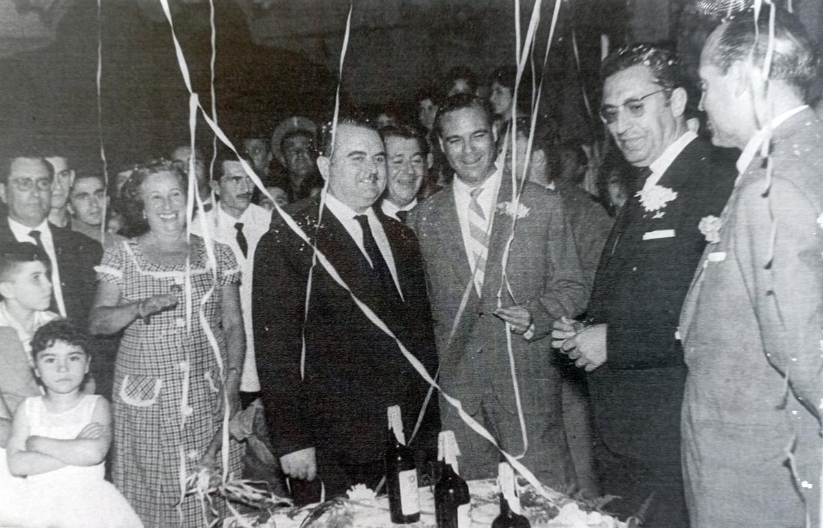 En la Feria de La Trinidad, con el gobernador Antonio García Rodríguez-Acosta y el alcalde Francisco García Grana.