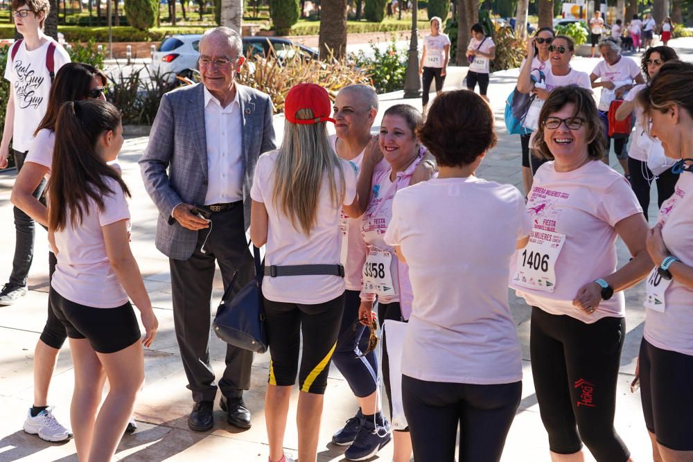 Participantes en la carrera de mujeres contra el cáncer.