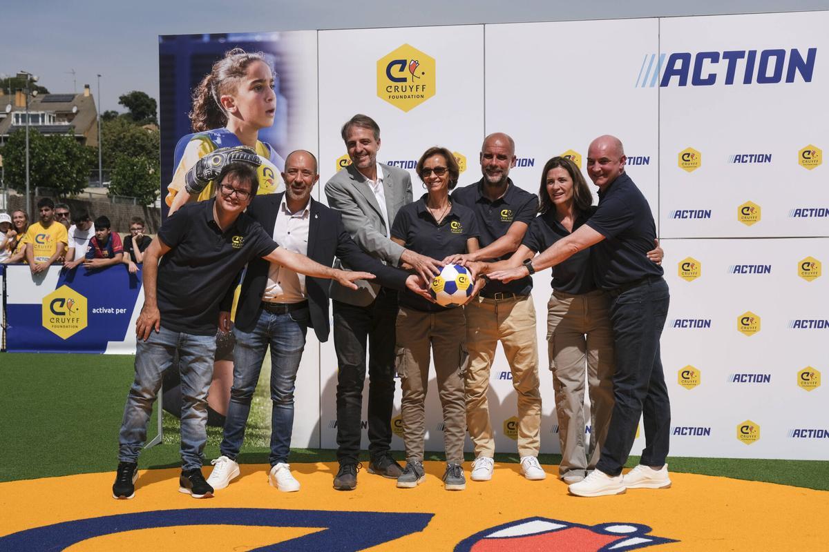 Imatges de la inauguració de la Cruyff Court de Pep Guardiola a La Salle de Manresa Imatges de la inauguració de la Cruyff Court de Pep Guardiola a La Salle de Manresa