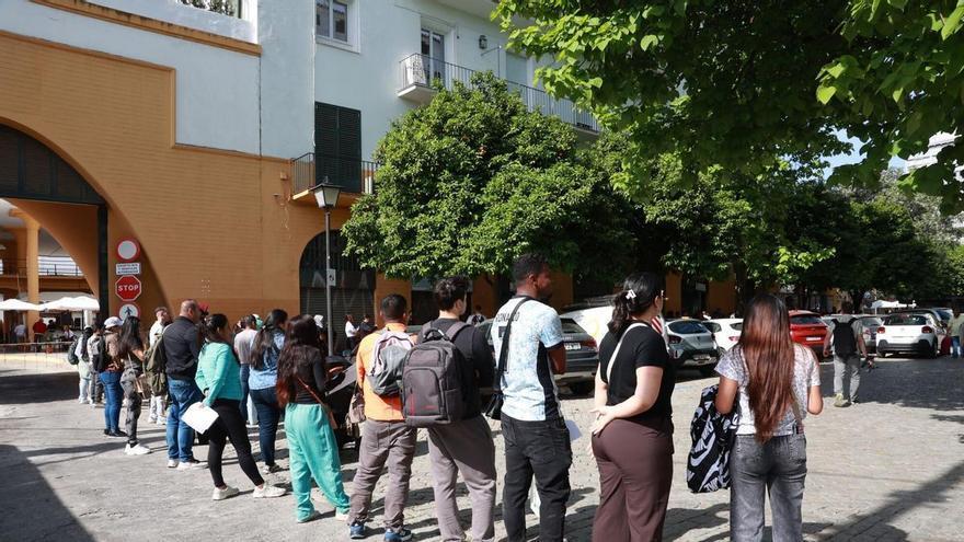 Hombre latino, de menos de 45 años y residente en Madrid o Barcelona: el perfil del inmigrante que ha solicitado su regularización