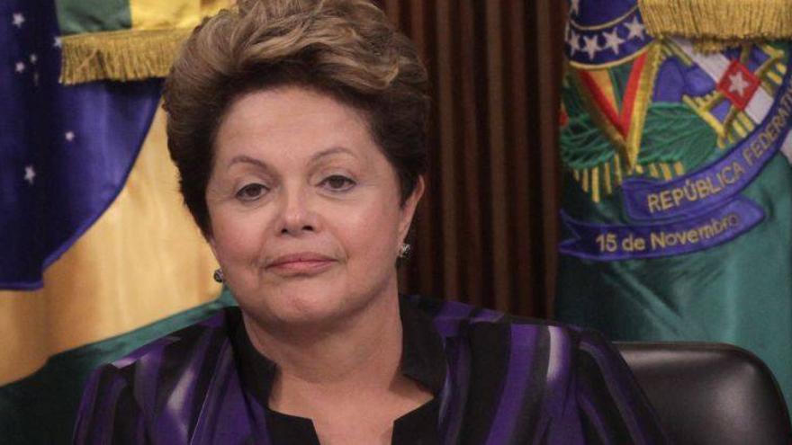 Rousseff propone un plebiscito para acometer una reforma