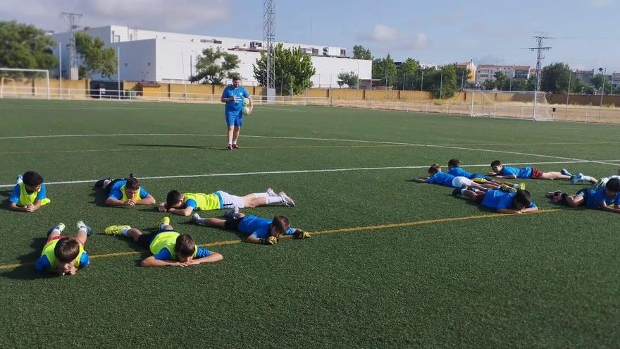 El colegio Sagrado Corazón de Jesús de Trujillo aborda la salud deportiva en una charla