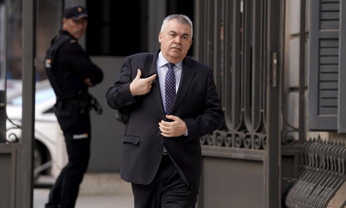 El Suprem ofereix declarar voluntàriament Santos Cerdán el 25 de juny al trobar «consistents indicis» contra ell El Suprem ofereix declarar voluntàriament Santos Cerdán el 25 de juny al trobar «consistents indicis» contra ell