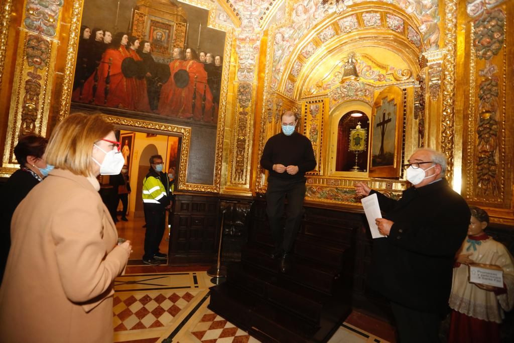 Prueba de la apertura del camerín para Santa Faz