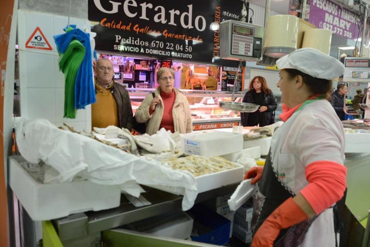 Venta de bacalao en el mercado moañés.   | // GONZALO NÚÑEZ