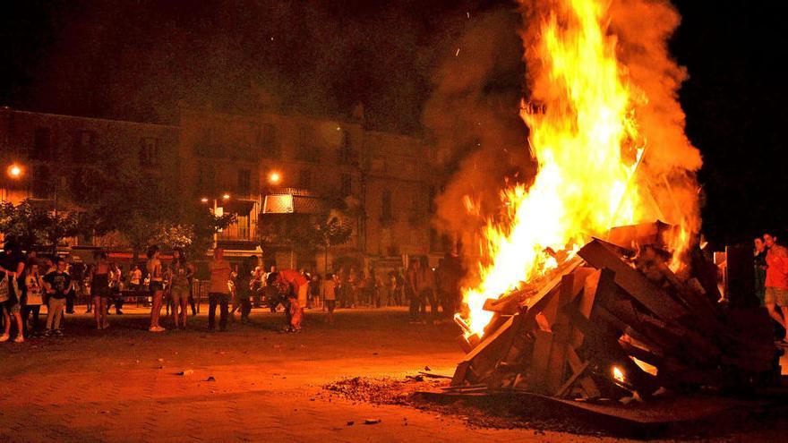 Encesa de la foguera l&#039;any passat a Súria |