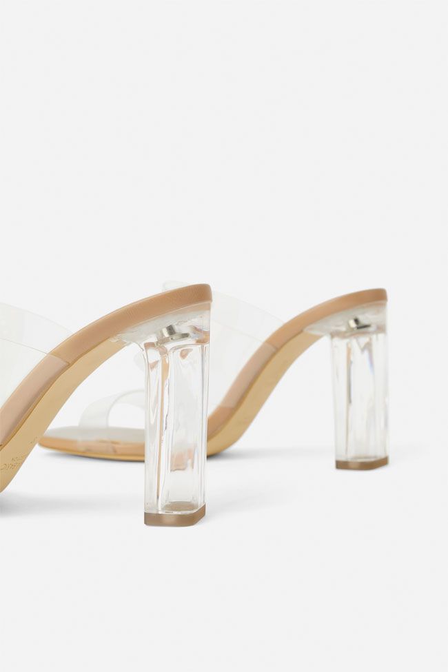 Si Cenicienta hubiera visto estos zapatos de vinilo de Zara, habría pasado  de los de cristal - Woman