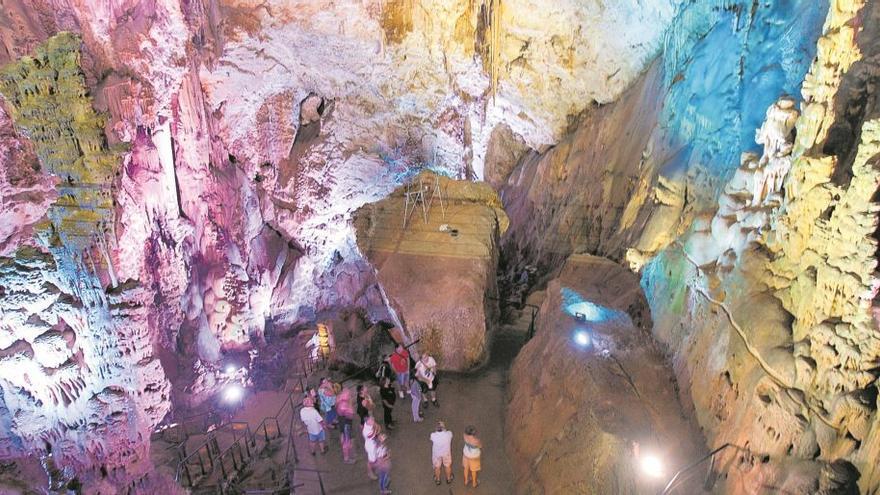Las alicantinas Cuevas del Canelobre, en el término municipal de Busot.