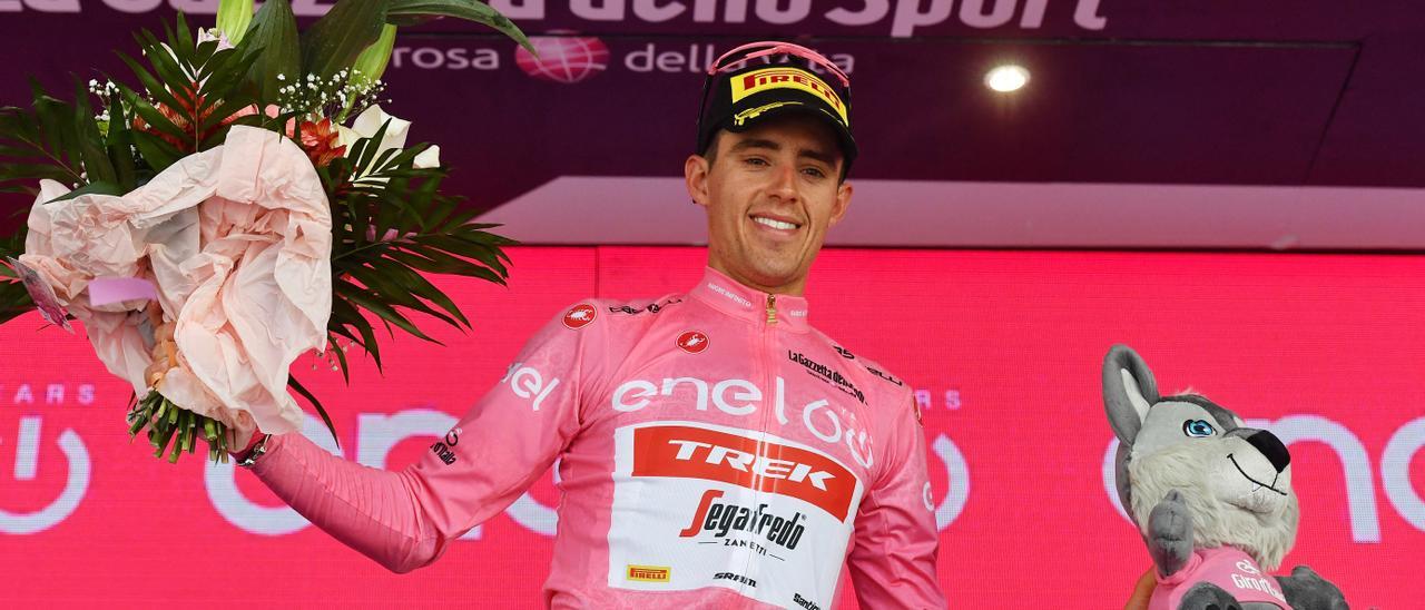 Juanpe López, en el podio del Giro.