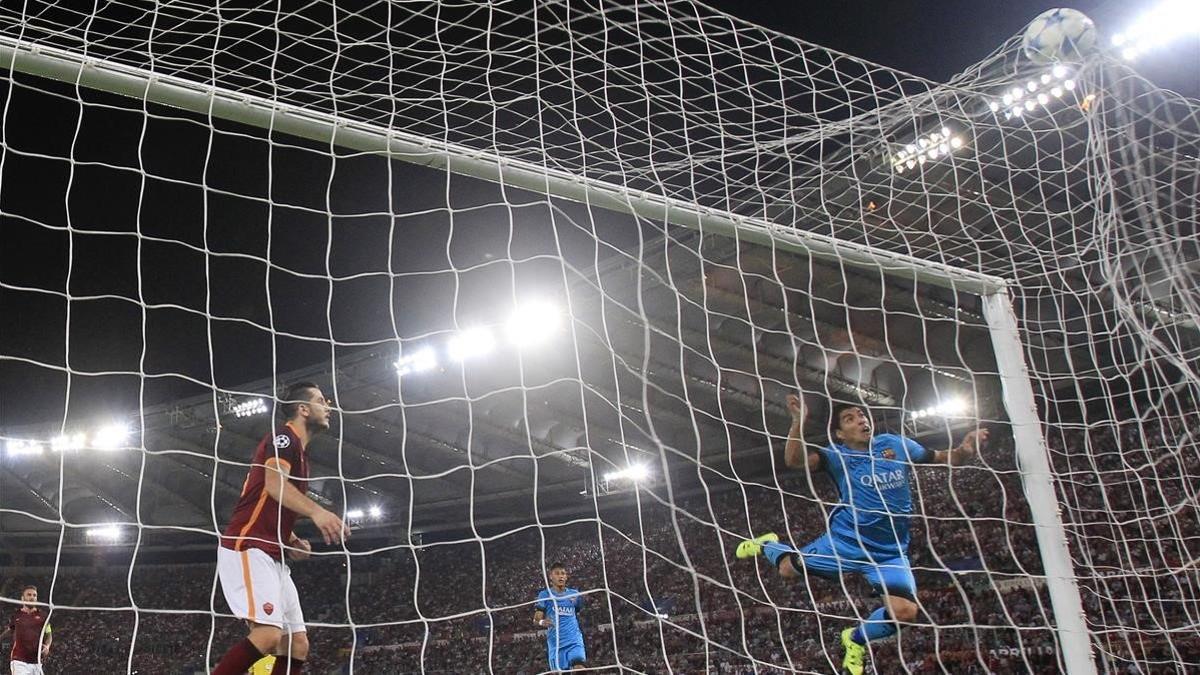 Suárez marca el 0-1 en Roma el 16 de septiembre del 2015, su último gol europeo fuera del Camp Nou.