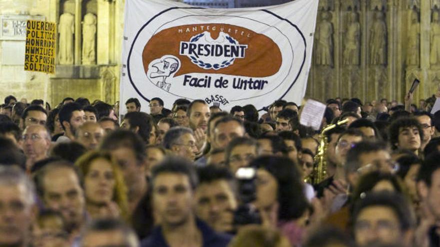 Miles de valencianos piden la dimisión de Camps