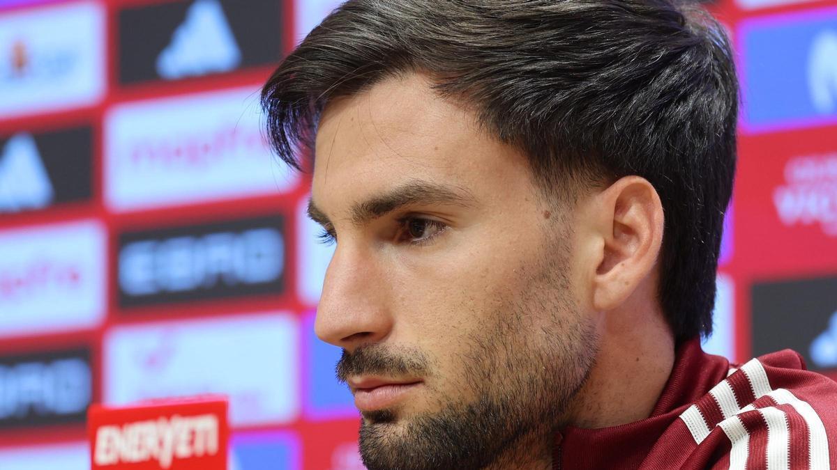 Vídeo | Álex Baena, feliz por su regreso a La Cerámica con España