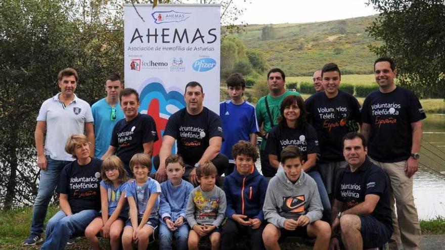 Los niños con hemofilia, de pesca en Tineo