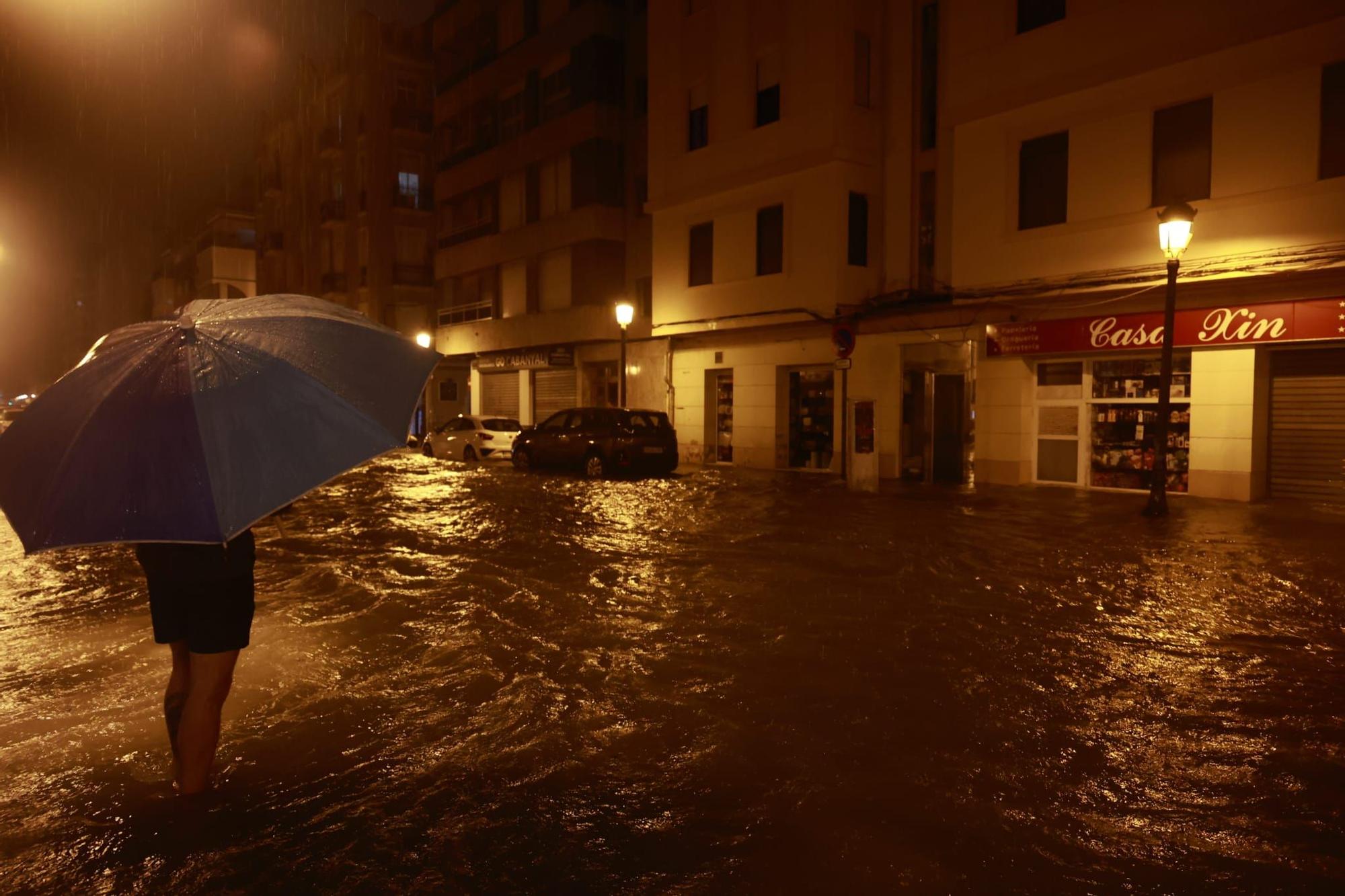 Las lluvias torrenciales descargan con fuerza sobre Valencia