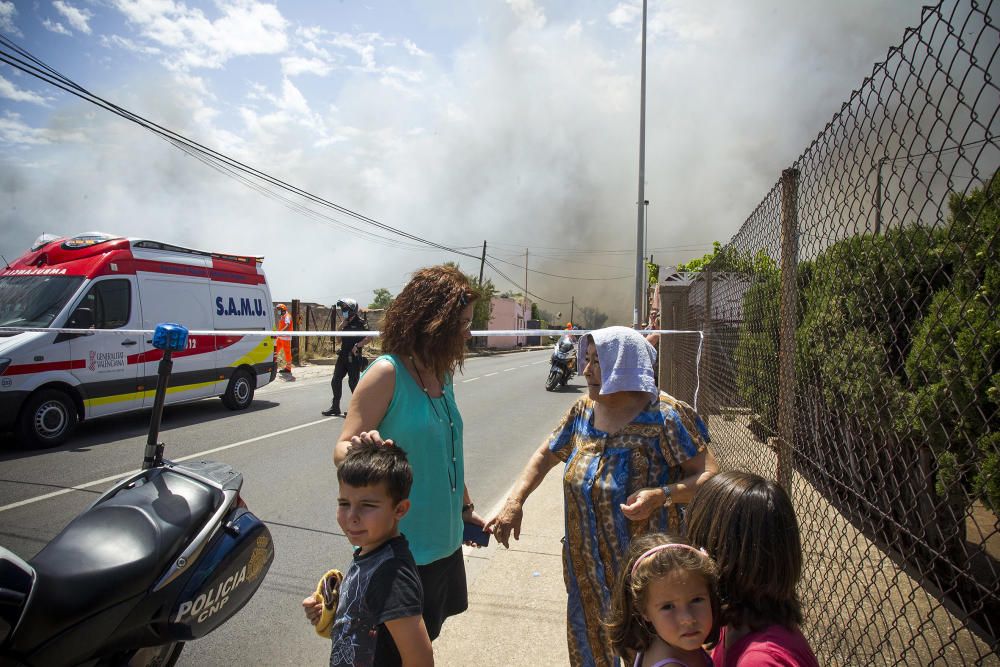 Incendio junto al cementerio de Castelló