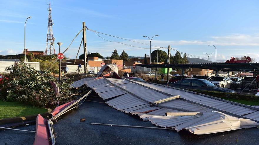 Vídeo | Así ha quedado la zona del Hospital de Plasencia tras el tornado