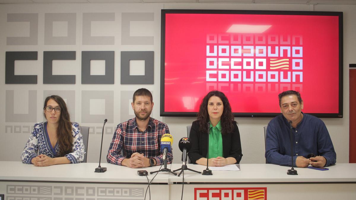 De izquierda a derecha, María Franco, Daniel Barragán, Aida Suárez y Fernado Baraza, este jueves en la rueda de prensa ofrecida por CCOO del Hábitat en Zaragoza.