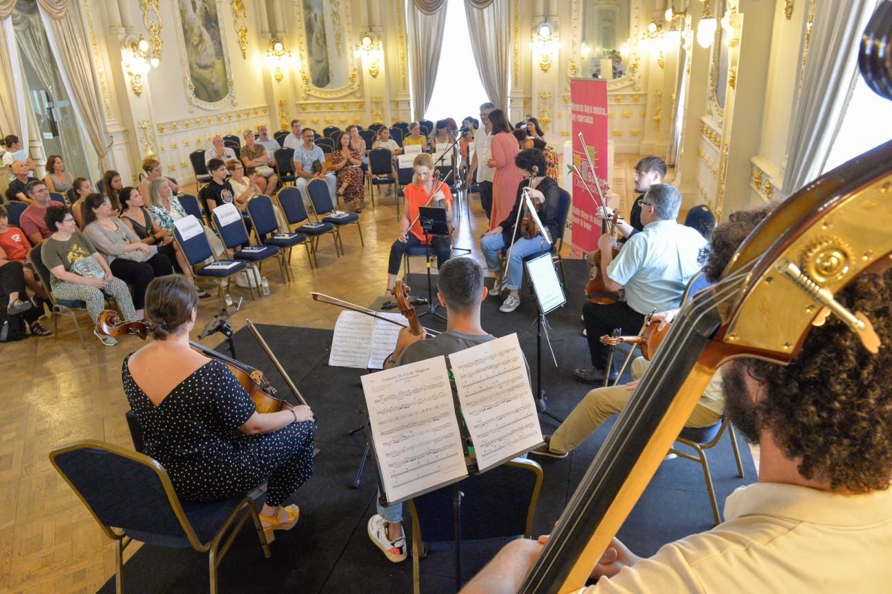 Encuentro con el joven violonchelista Kevin Santana en el Gabinete Literario