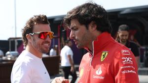  Fernando Alonso y Carlos Sainz, durante el GP de Jeddah.