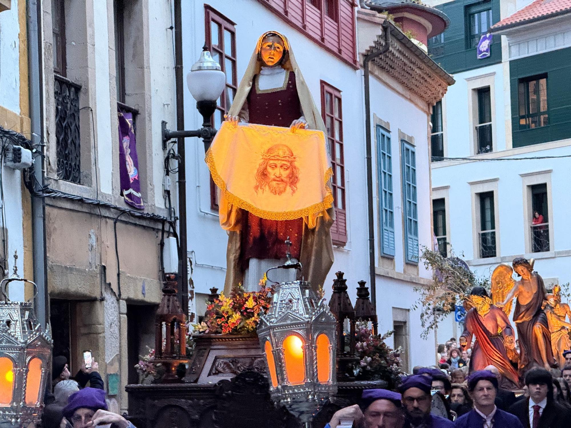 Villaviciosa por fin puede sacar sus pasos de Semana Santa por las calles