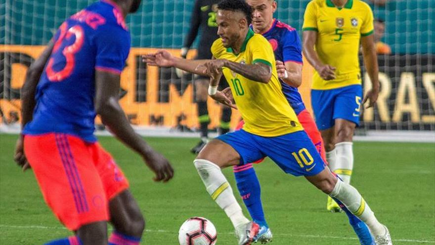 Neymar regresa tres meses después y marca con Brasil