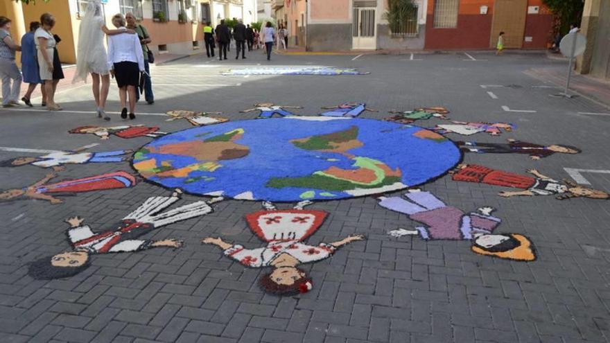 Las alfombras del Corpus llenan hoy las calles de Archena